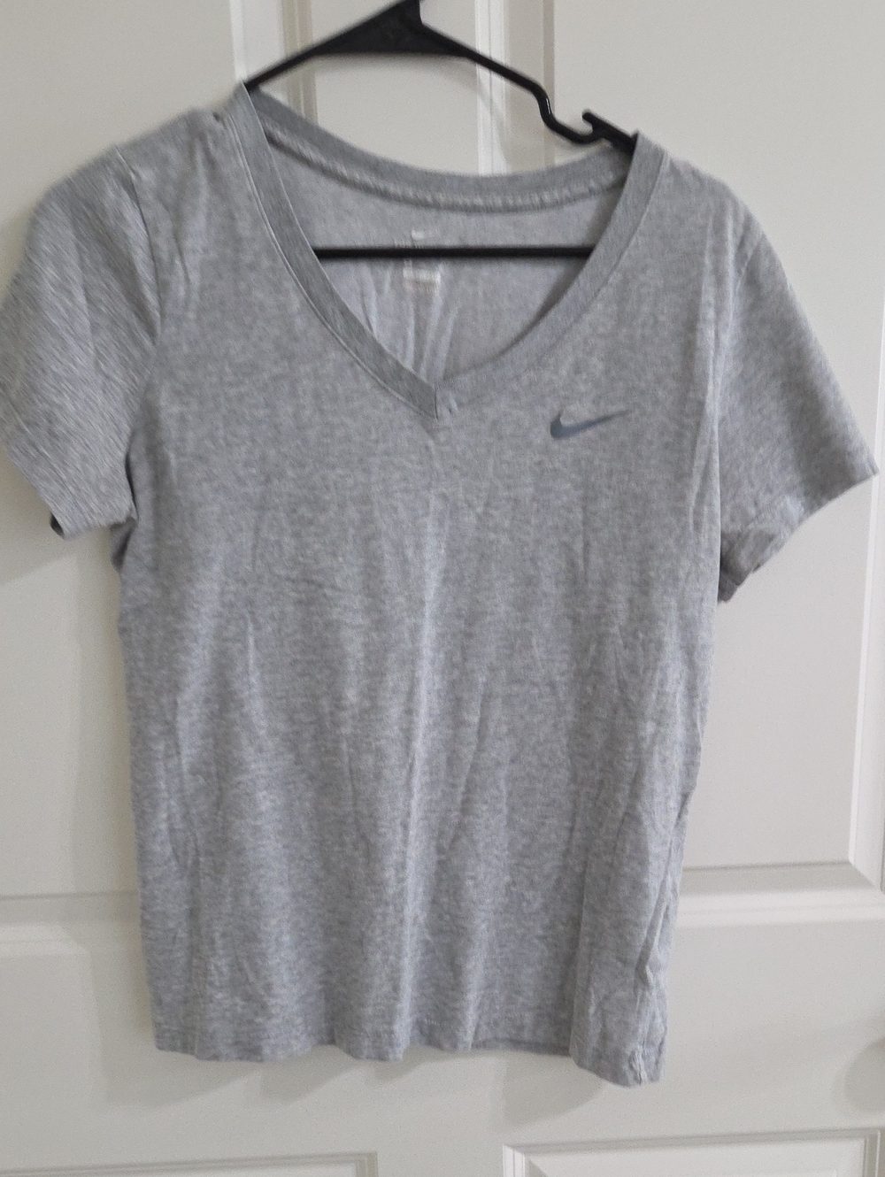 Nike Women's Light Gray V-Neck Short Sleeve Tee